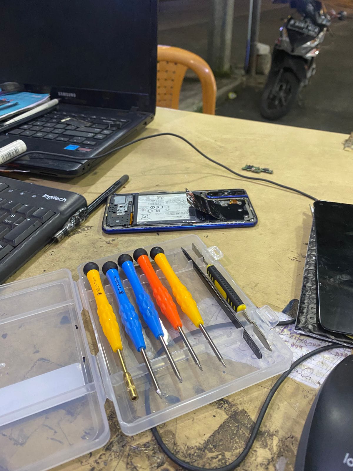 Peralatan Buka Casing